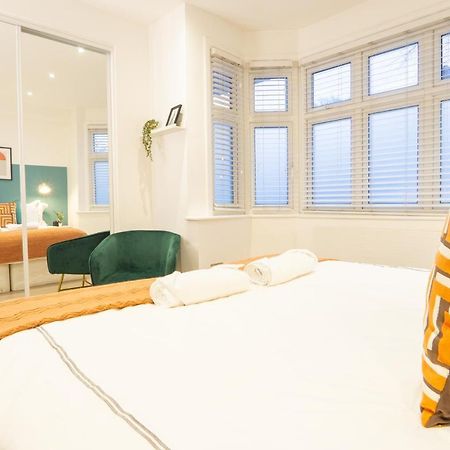 A Beautiful One Bedroom Flat With Garden & Parking Mill Hill Eksteriør bilde