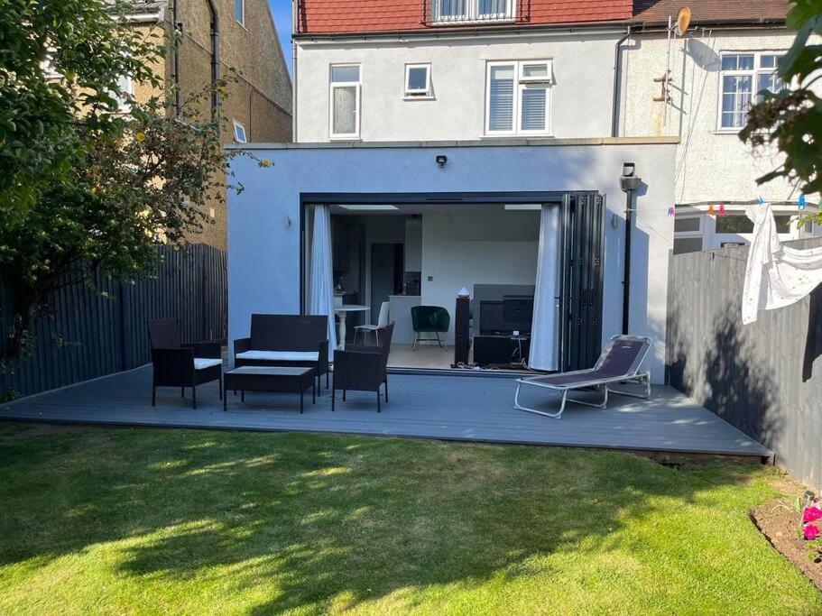 A Beautiful One Bedroom Flat With Garden & Parking Mill Hill Eksteriør bilde